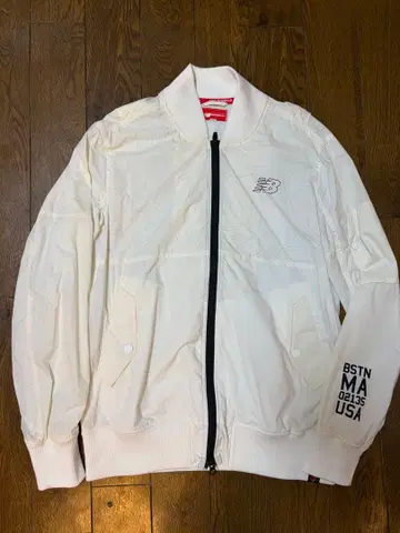 뉴발란스 화이트 자켓 사이즈 4