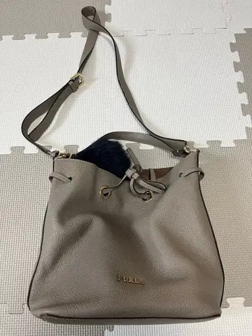 FURLA 그레이 복조리형 숄더백