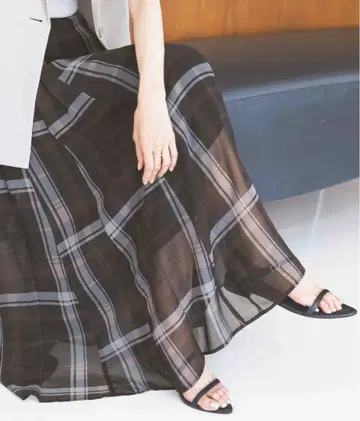 [글로벌 워크] 시어 턱 체크 플레어 스커트 숏 기장
