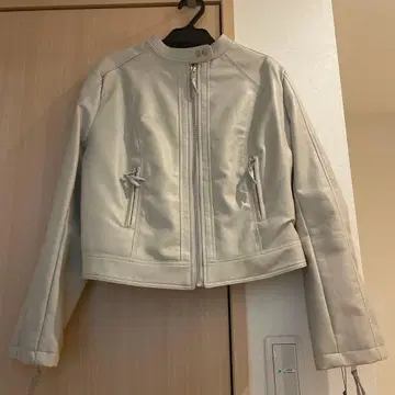 라이트 그레이 가죽 자켓 숏 기장