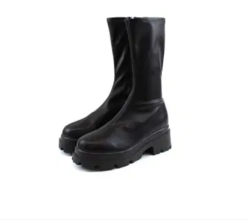 [ 거의 미사용 새상품급! ] VIVIAN 블랙 미들 부츠 S