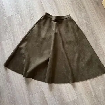 새상품급 올리브 그린 플레어 스커트 허리밴딩