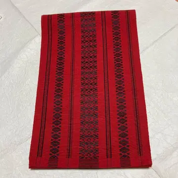 빨간색에 검은색 헌상 무늬, 니시진 치구사 오비