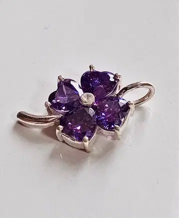 보라색 꽃 모양 참 Purple Flower-Shaped Charm