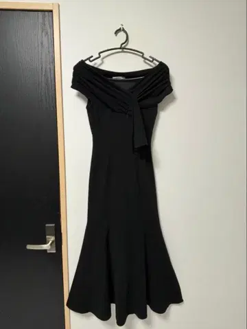 snidel 블랙 오프숄더 플레어 드레스