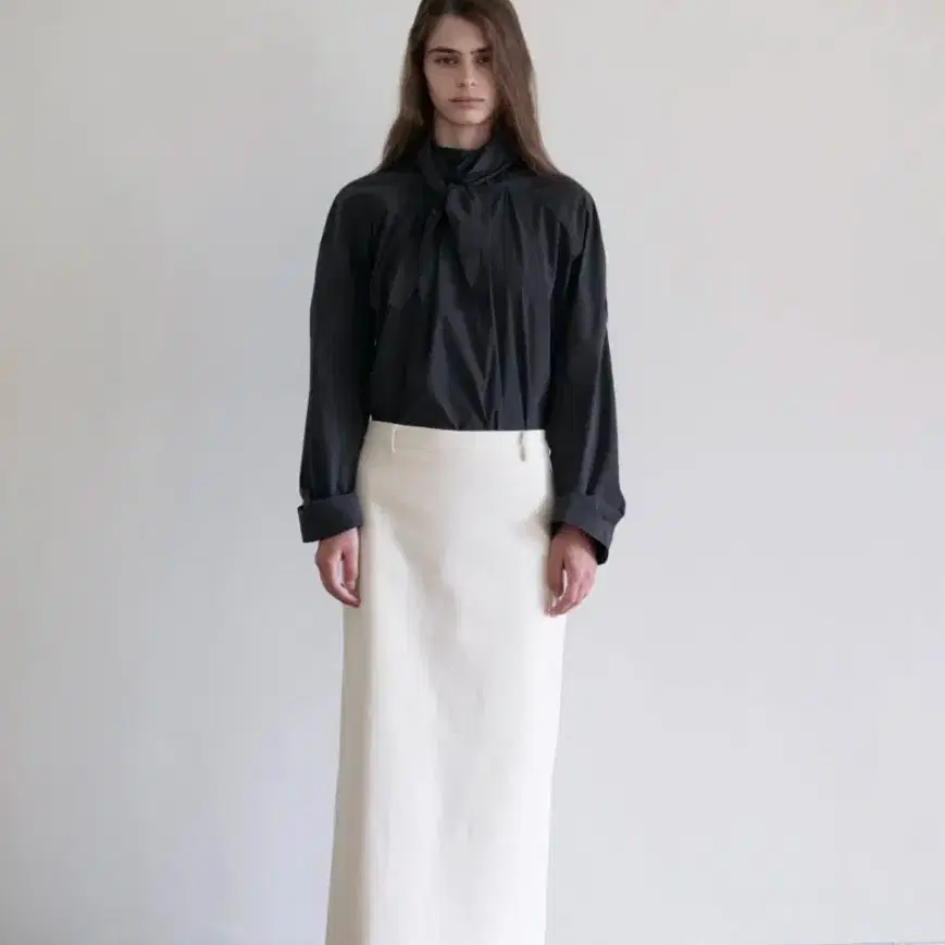 AMOMENTO | 아모멘토 Amomento knotted collar top / gray on Bunjang