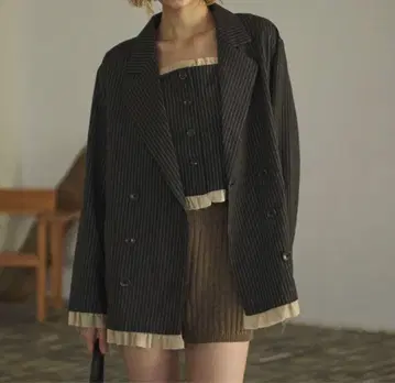 [새상품] loin nuit 로완뉴이 프릴 레이어드 디자인 자켓