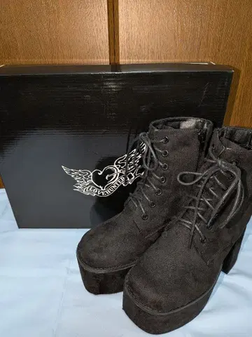 Love Hunter / 스퀘어토 통굽 레이스업 부츠