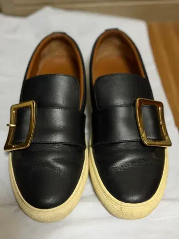 BALLY 버클 장식 블랙 스니커즈