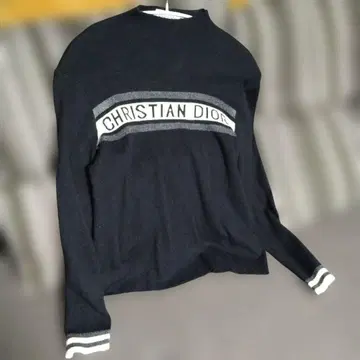 로고 니트 스웨터