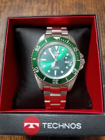 컨디션 최상 TECHNOS 다이버 워치 그린 [ 쿼츠 ]