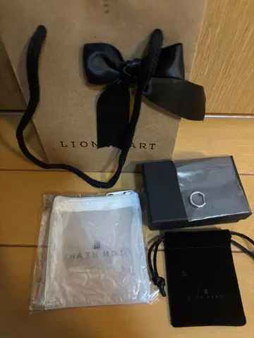 라이온 하트 후프 귀걸이