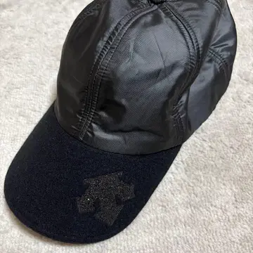 데상트 나일론 울 스와로브스키 캡 블랙 깨끗함