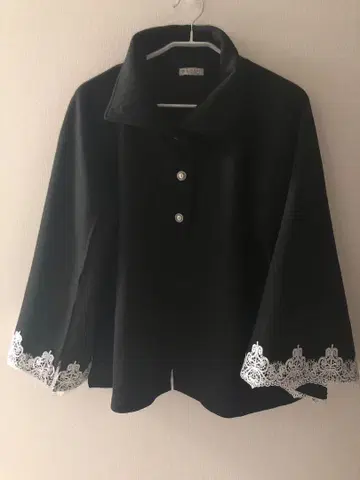 엑시즈팜 종이상자 니트 케이프 판초 블랙