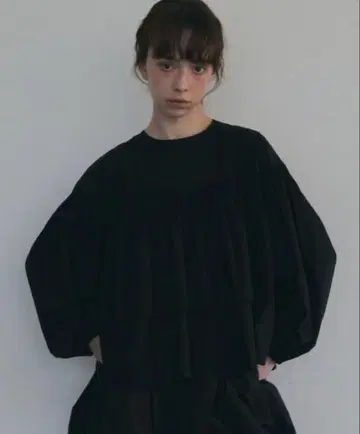 1회 착용 새상품급 UNMINOU 앙미누 티어드 블라우스 (BLACK)