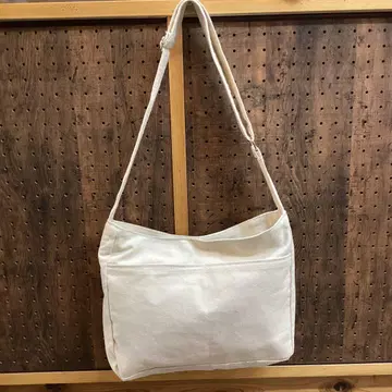 화이트 캔버스 숄더백