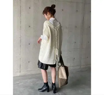 새상품 CAPRICIEUX LE'MAGE 스핀들 핸드 니트 베스트