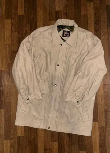 화이트 후드 부착 자켓