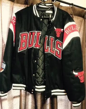 시카고 불스 바시티 자켓 블랙/레드