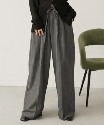 스트라이프 턱 와이드 슬랙스 팬츠 앤트마리스