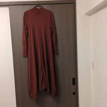 오렌지 브라운 하이넥 니트 롱 원피스 martinique