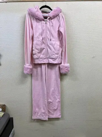 Rady 레이디 로고 자수 퍼 포함 벨로아 셋업 후드티 x 팬츠