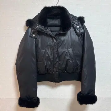 EMPORIO ARMANI 블랙 다운 자켓