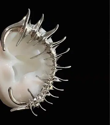 스파이크 디자인 메탈 반지