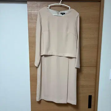 INDIVI 베이지 긴팔 무릎 기장 원피스 38