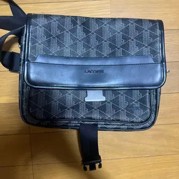 LACOSTE 기하학 패턴 메신저 백
