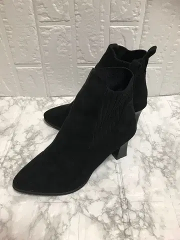 블랙 스웨이드 사이드 고어 부츠