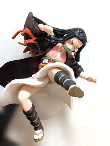 귀멸의 칼날 네즈코 발차기 포즈 피규어