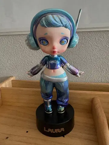 LAURA 인터스텔라 에코 POPMART 피규어