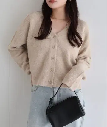 앤도미 리본 자수 니트 가디건 숏 기장 크롭 베이지