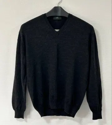 자노네 다크 그레이 V넥 니트 스웨터