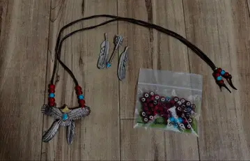 깃털 모티브 목걸이와 귀걸이 세트