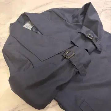 비아지오 블루 거의 미사용 컨디션 최상 이카엘리 숏 트렌치코트 네이비