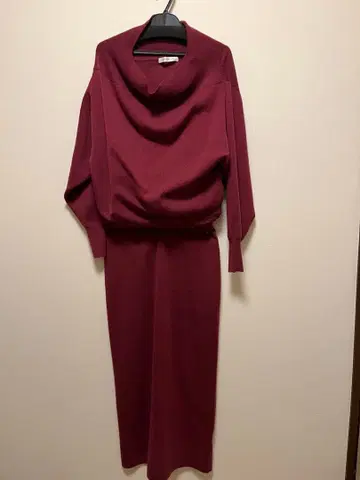 Pinky & Dianne 버건디 니트 & 스커트 셋업