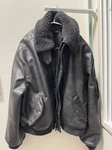 ZARA 보아 카라 부착 가죽 아우터