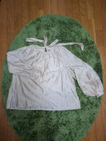 미라 오웬 블라우스 리본 볼륨 슬리브