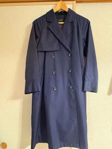네이비 더블 브레스트 트렌치코트