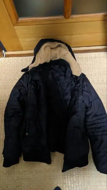 키즈용 블랙 다운 자켓 플리스 안감 부착 2