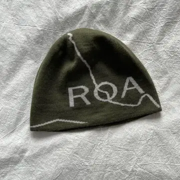 Roa Hiking Gorpcore 로고 올리브 니트 모자