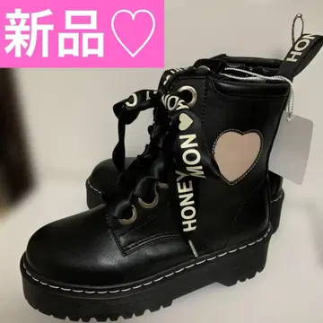 택 포함 새상품 블랙 하트 패치 통굽 부츠 S 사이즈