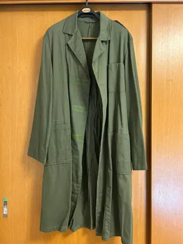 올리브 그린 롱 기장 밀리터리 코트