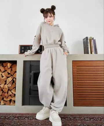 다리치 D 베어 스터드 맨투맨 셋업 GRY