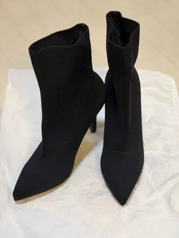블랙 니트 스틸레토 부츠