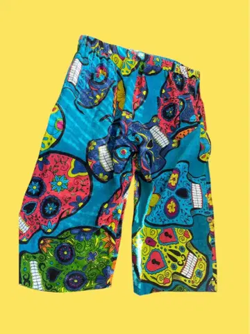 율 숏팬츠 무릎 기장 스켈레톤 패턴 컬러풀 디자인