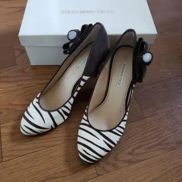 [ 새상품 ] STRAWBERRY FIELDS 제브라 패턴 하이힐