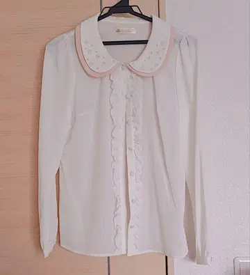 Atili Radu 화이트 프릴 셔츠